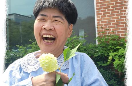 아름다운 봄 햇살 좋은 날 앞마당에서 활짝~~~